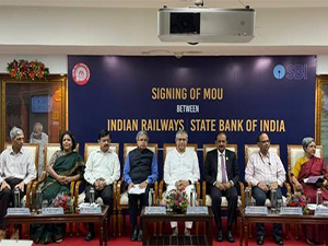 railways-sbi-sign-mou-for-enhanced-insurance-benefits-to-railway-employees